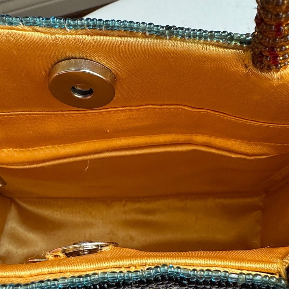 Beautiful beaded Floral Handbag - Picture 8 of 12
